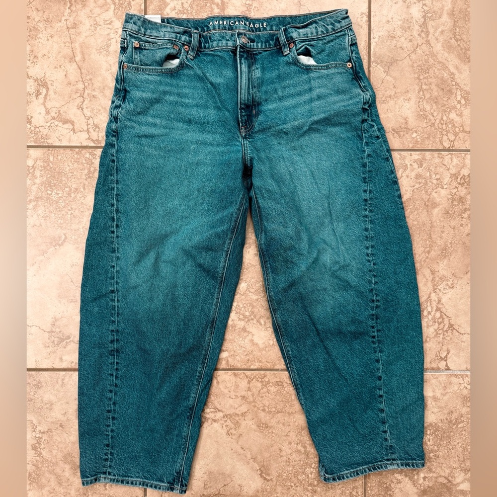 American Eagle Women's Blue Barrel Jeans